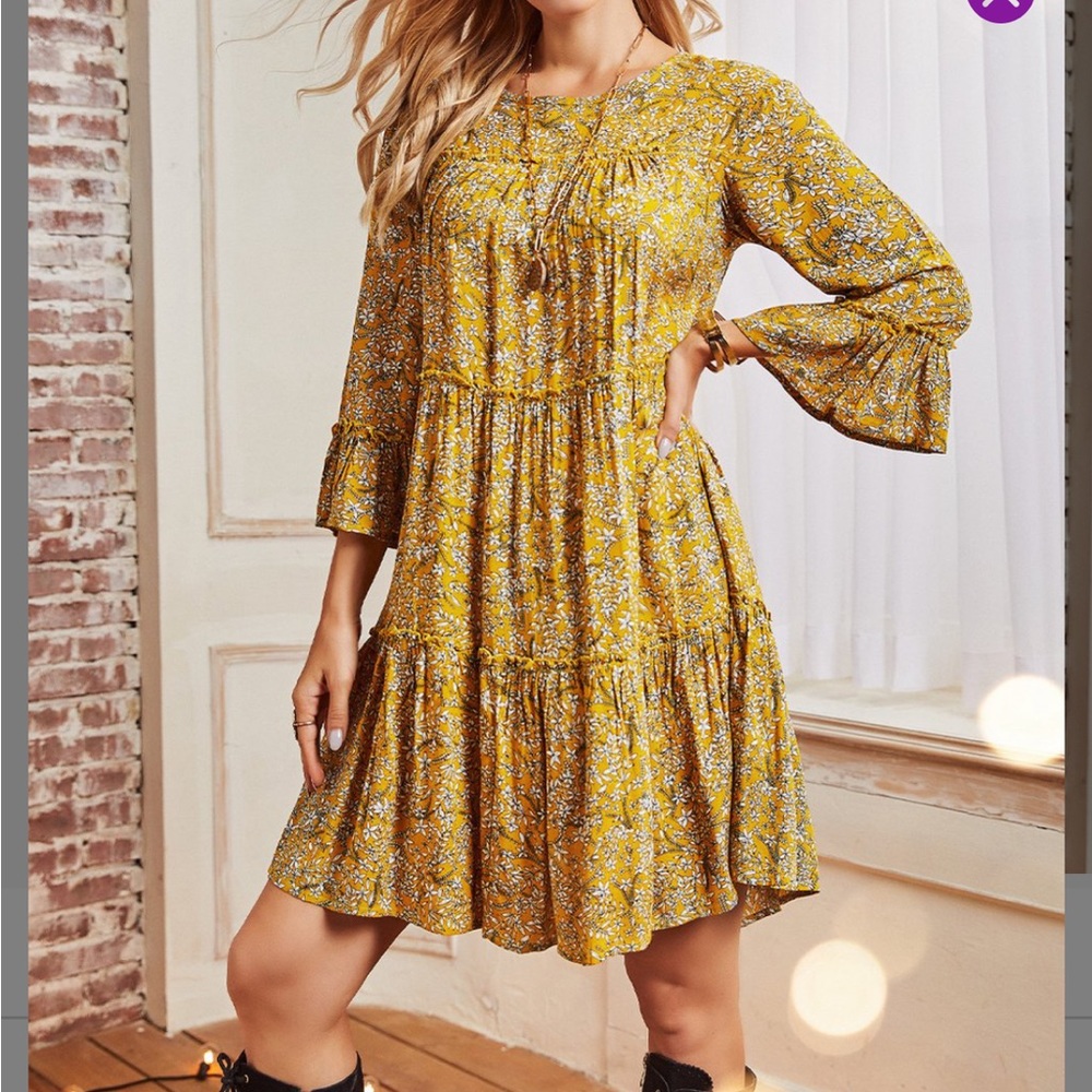 Suzanne Betro Size L tiered floral long sleeve dress. 100% Rayon. NWT.